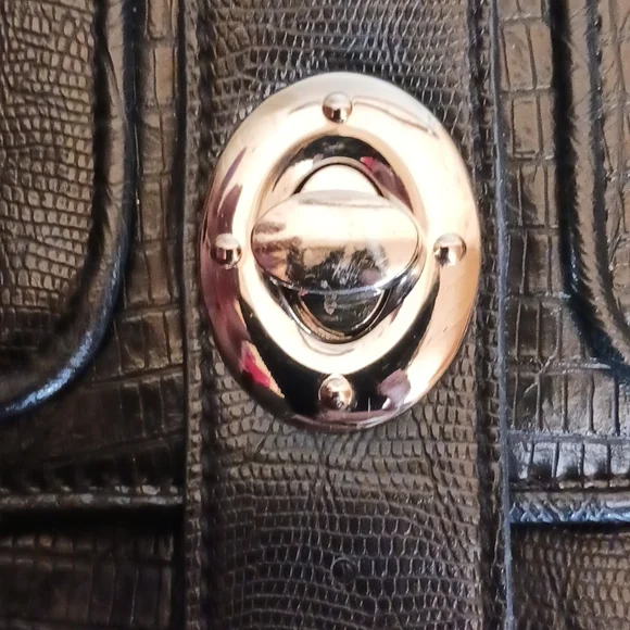 Cosmopolitan Faux Alligator Wrist Strap Clutch Purse - Picture 7 of 8